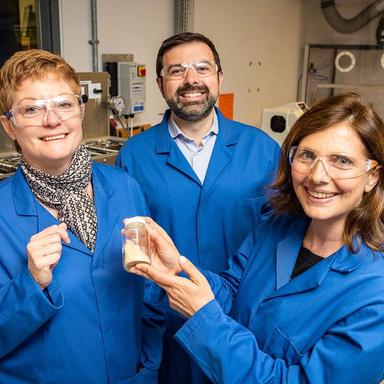 Janet Scott, Davide Mattia et Giovanna Laudisio de Naturbeads
