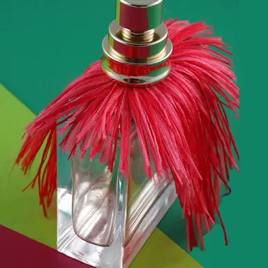 Seram habille les flacons de parfum