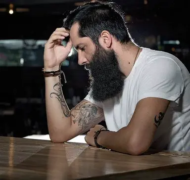 homme barbu
