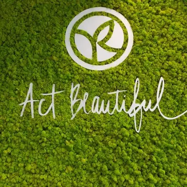 Yves Rocher lance son programme Act beautiful