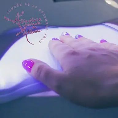 L'Académie de Médecine alerte sur les risques des vernis semi-permanents